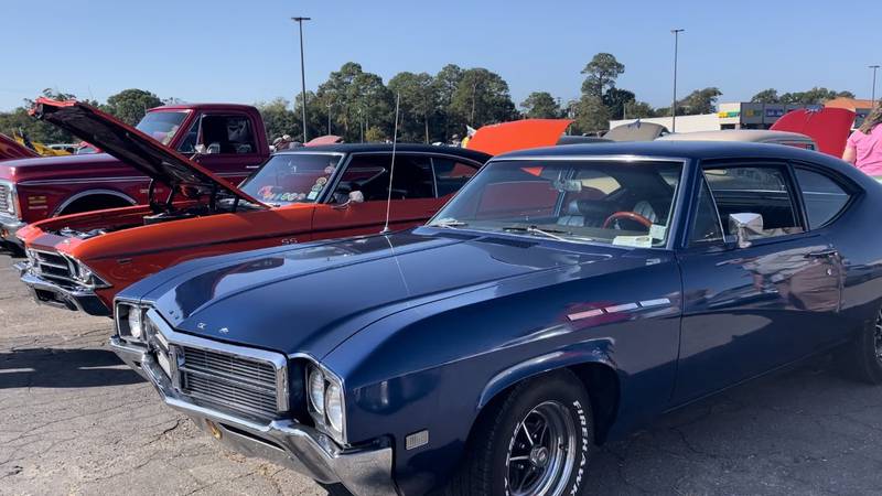 Hundreds of cars line Hardy Court for opening day of Cruisin’ the Coast