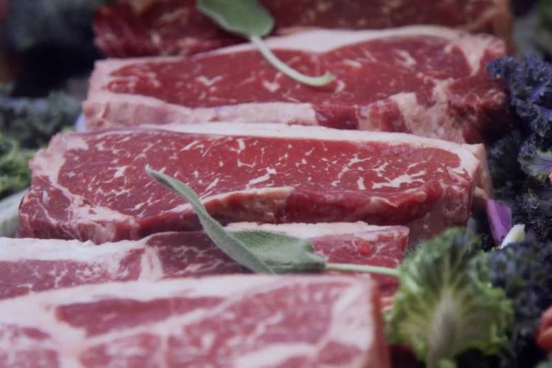 4 Bulls Meats Seafood & Deli - Gulf Coast Cuisine